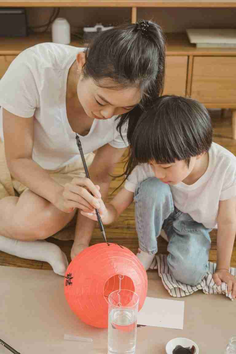 Home 7 Mum writing with kid